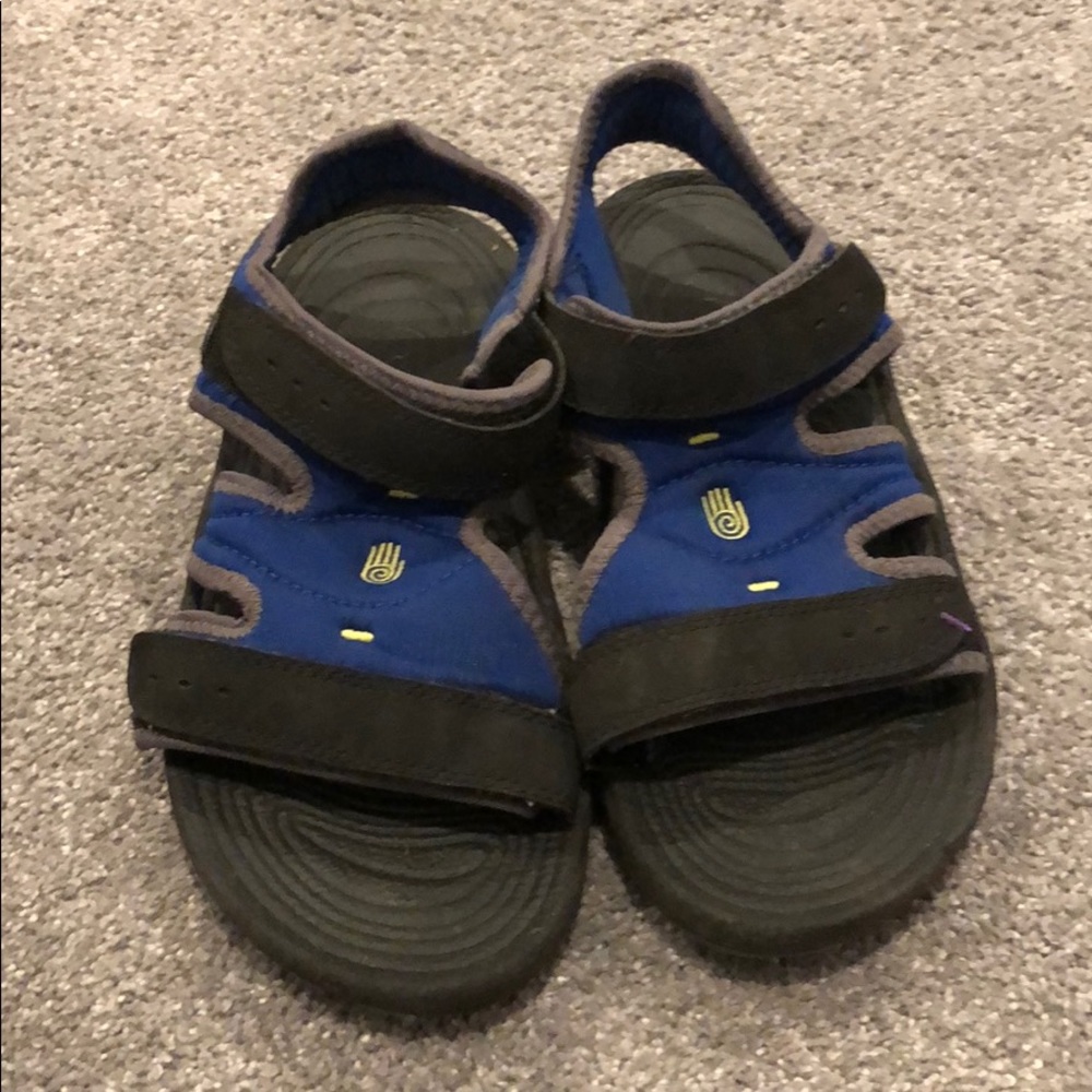 Teva sandals size 4